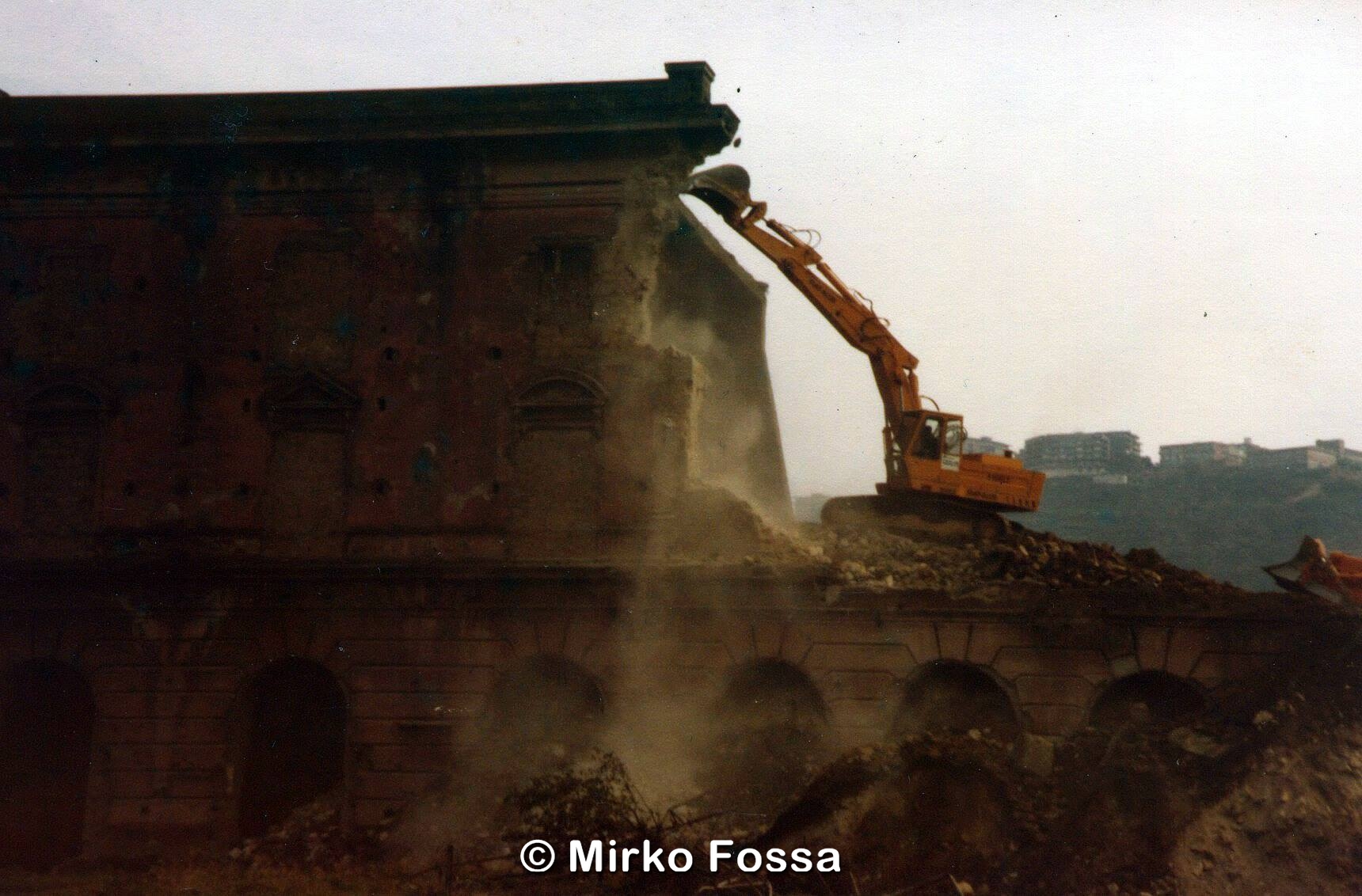 Demolizione a Napoli